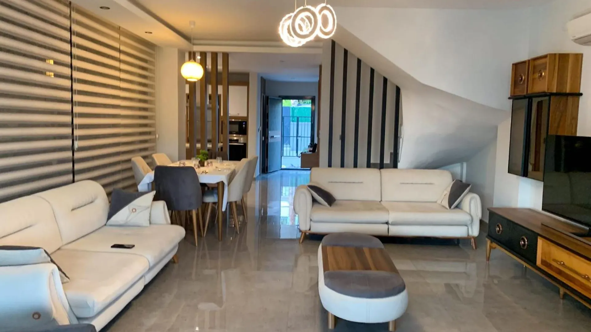 Oezel Havuzlu Muestakil Lueks Villa Kusadasi Turquía